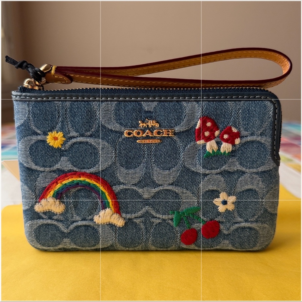 πππ COACH ZIP WRISTLET IN SIGNATURE DENIM πππ NWT πππ - Picture 2 of 16